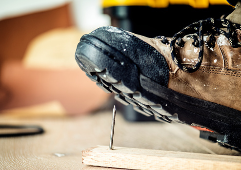 Safety shoes for puncture resistance