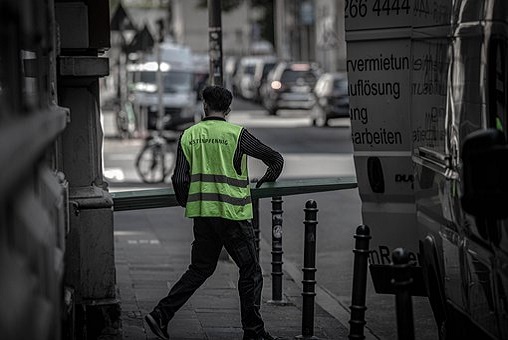 The Benefits of Wearing a Safety Vest at Work