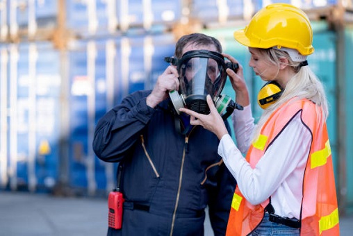 What Is the Difference Between a Mask and a Respirator?