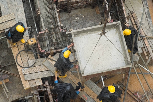 Different Types of Safety Raincoat Materials